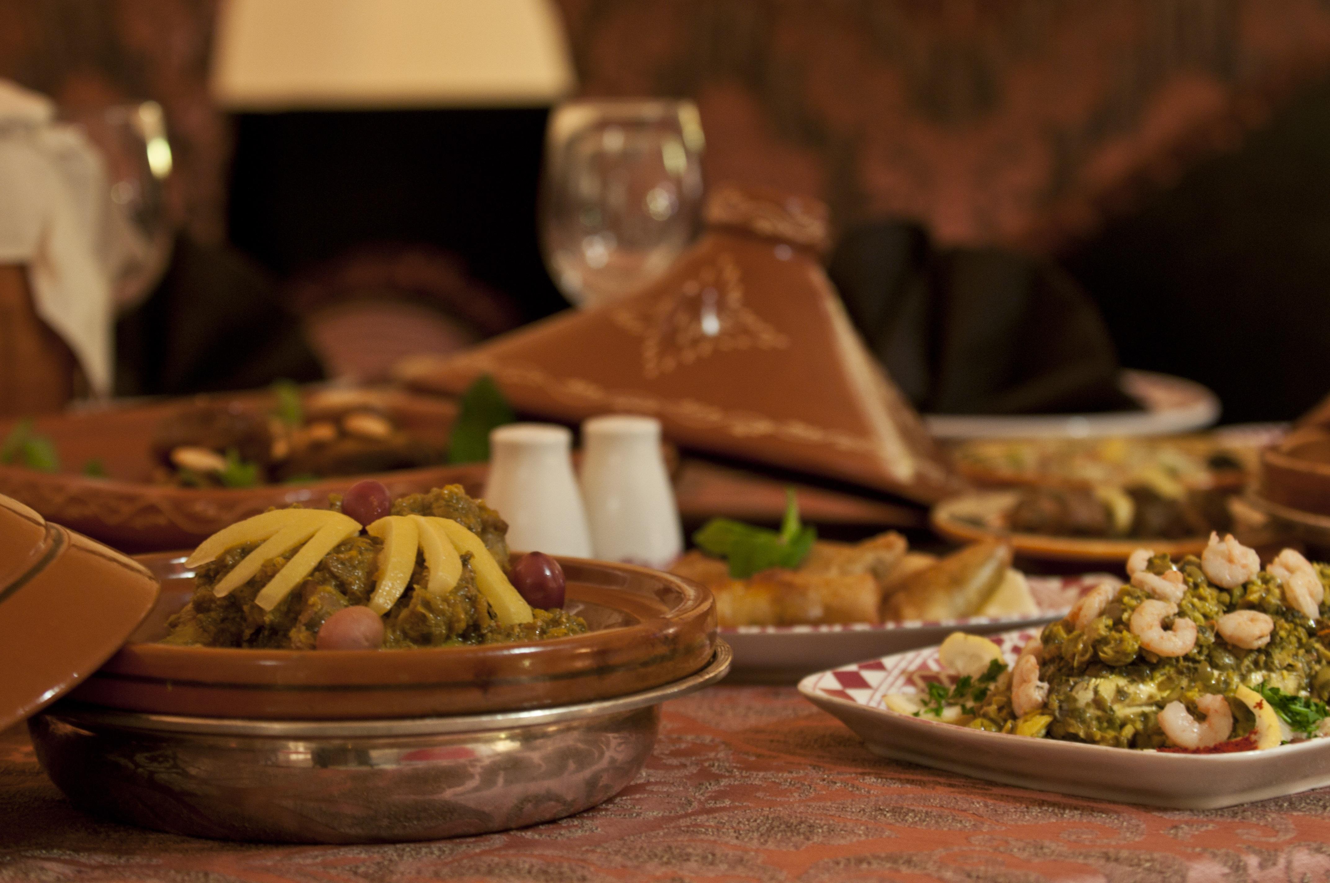 Moevenpick Hotel & Casino Malabata Tanger מראה חיצוני תמונה A selection of Moroccan cuisine