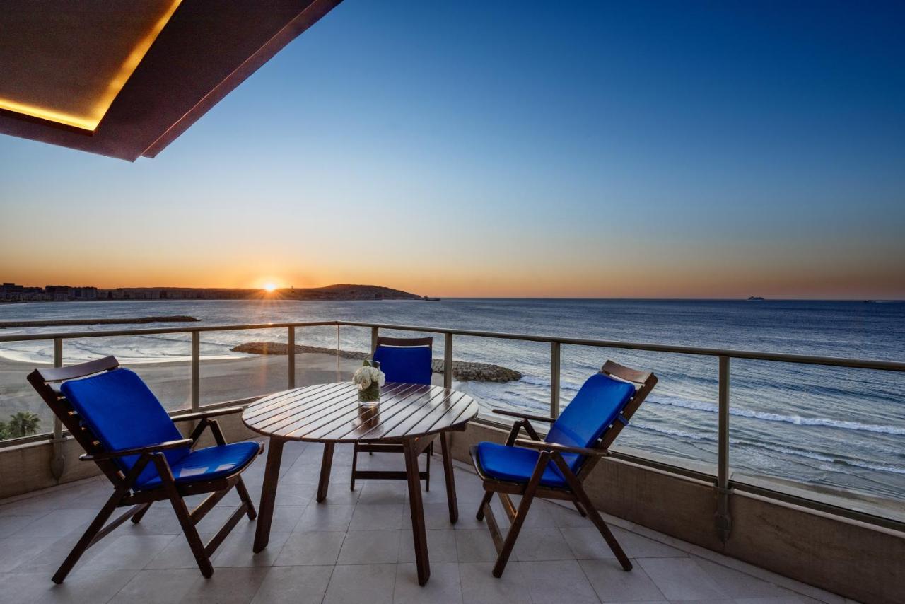 Moevenpick Hotel & Casino Malabata Tanger מראה חיצוני תמונה Sunset at the beach