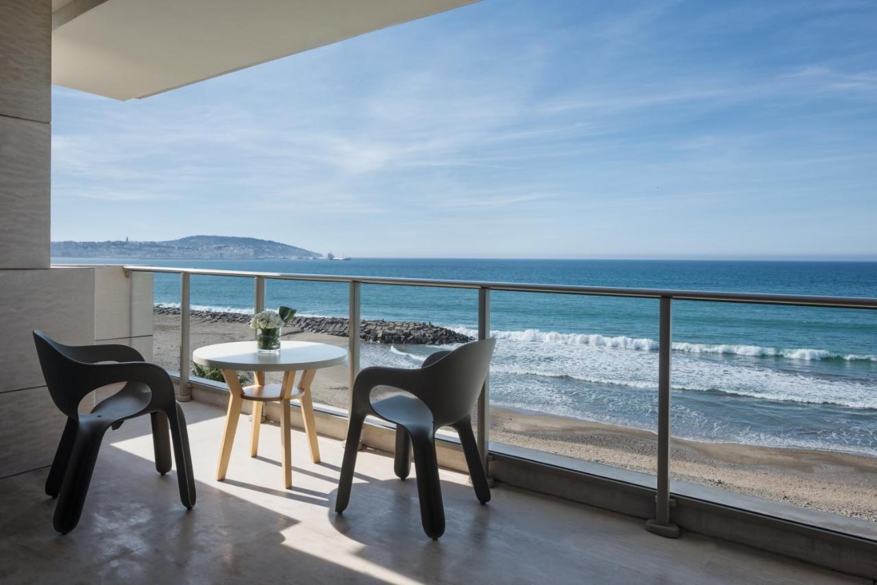 Moevenpick Hotel & Casino Malabata Tanger מראה חיצוני תמונה Balcony of a hotel room